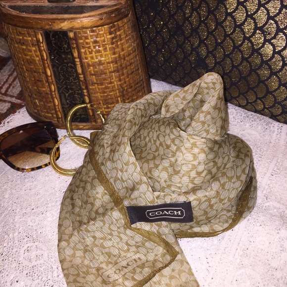Coach Scarf - Picture 1 of 1